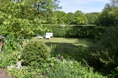 Staudenbeet-und-Sitzplatz